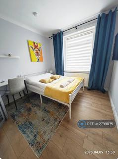 2 bedroom flat to rent, Royston Mains Crescent, Edinburgh, EH5