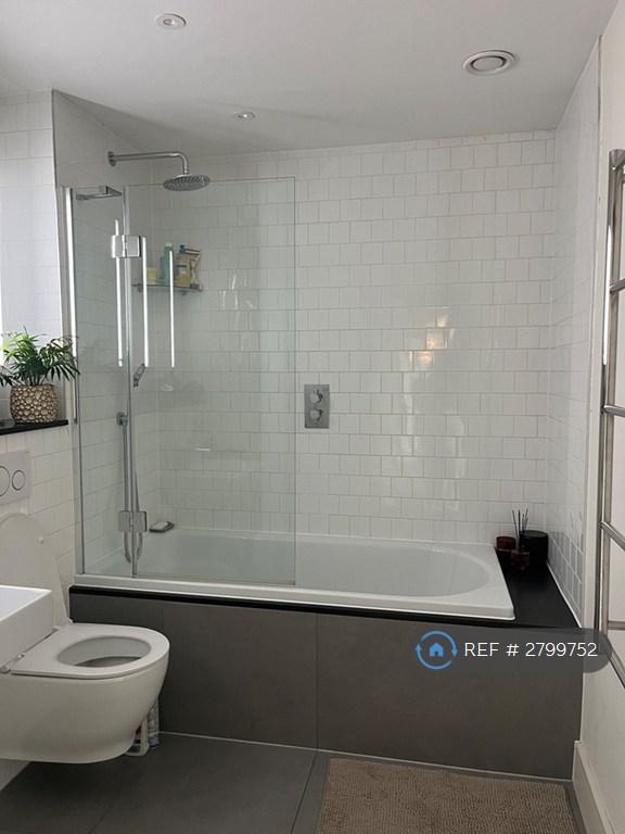 Ensuite Master Bathroom