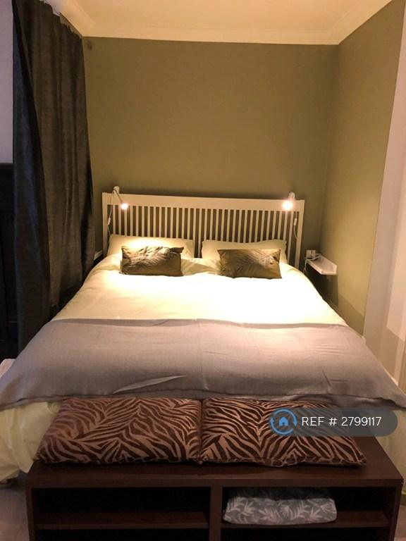 Double Bed With Curtain Screen