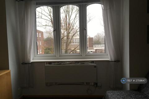 Studio to rent, Warrington Road, Croydon, CR0