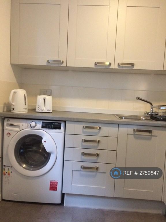 Kitchen - Base/Wall Units, Wm/Dryer