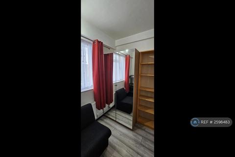 1 bedroom in a flat share to rent, Rowland Hill House, London, SE1