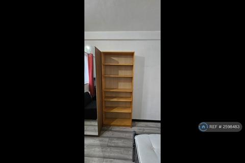 1 bedroom in a flat share to rent, Rowland Hill House, London, SE1