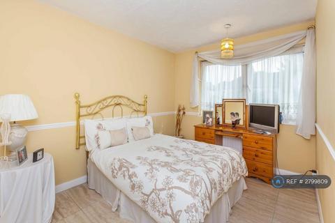 3 bedroom end of terrace house to rent, Mortlake Road, London, E16