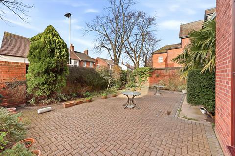 undefined, De Parys Avenue, Bedford, Bedfordshire, MK40
