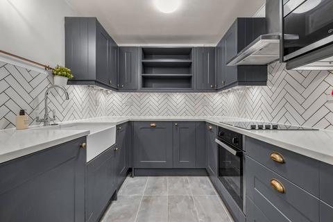 undefined, Hampton Court, King & Queen Wharf, Rotherhithe Street, London, SE16