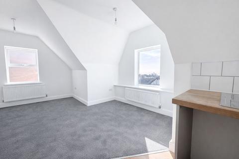 2 bedroom flat to rent, 64-66 Genesta Road, Westcliff-on-Sea SS0