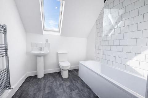 2 bedroom flat to rent, 64-66 Genesta Road, Westcliff-on-Sea SS0