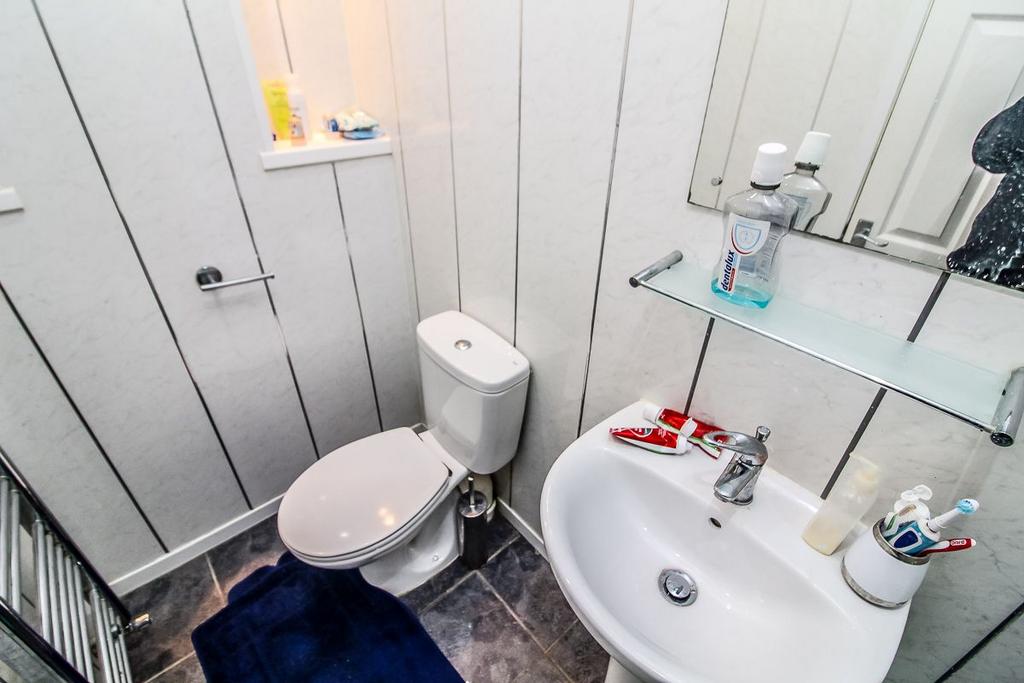En-suite pic 2.
