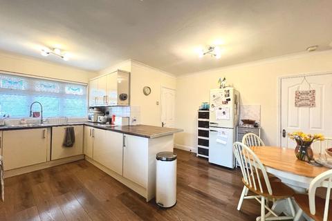 4 bedroom detached house for sale, Chamberlain Avenue, Canvey Island