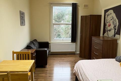 Studio to rent, Anson Road