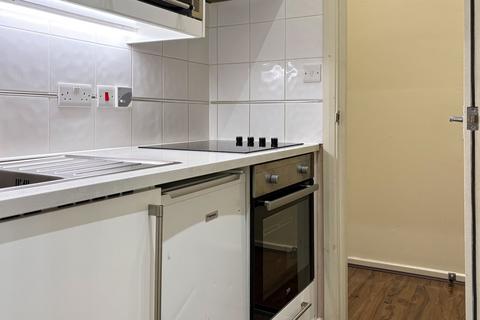 Studio to rent, Anson Road