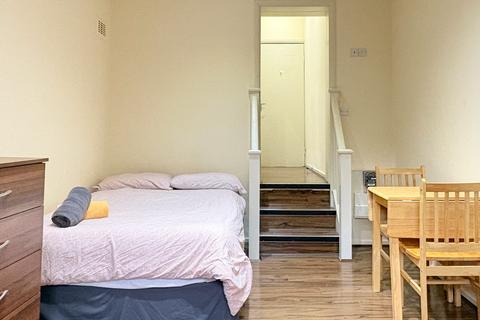 Studio to rent, Anson Road