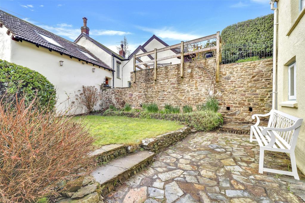 Front Courtyard Lawn