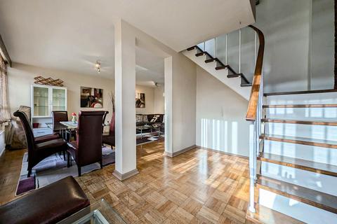 3 bedroom flat to rent, Garden Royal, Kersfield Road, London