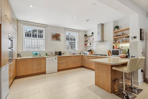 4 bedroom end of terrace house for sale, Hugh Street, London, SW1V