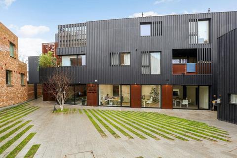 Office to rent, 45 Holmes Rd London NW5 3AQ