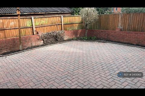 1 bedroom flat to rent, Westbury Lane, Buckhurst Hill, IG9