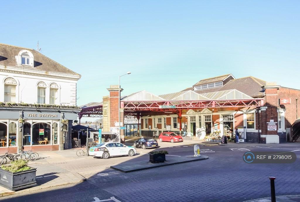Hove Station /Local Pub