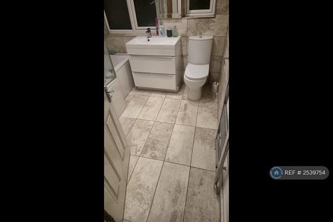 1 bedroom in a house share to rent, Waddon Court Road, Croydon, CR0