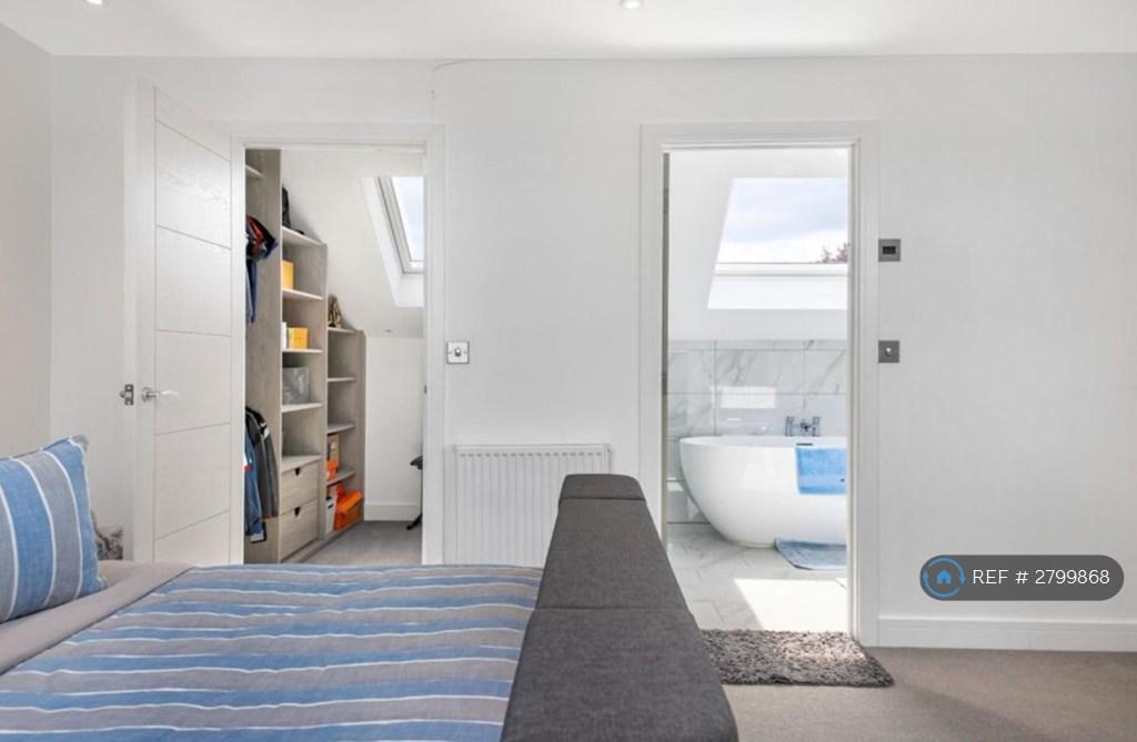 Second Floor Walk In Wardrobe And Bathroom