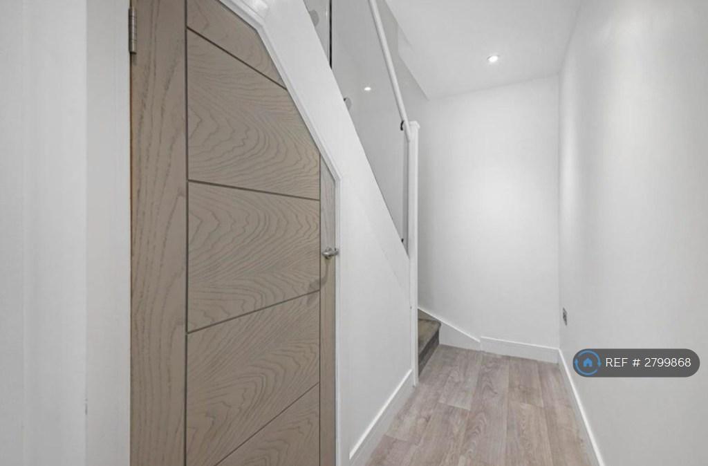 Ground Floor Entrance Way