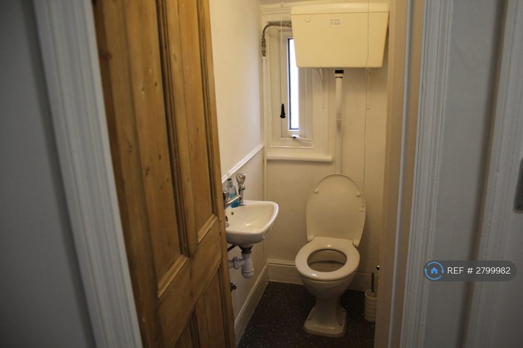 Toilet 1