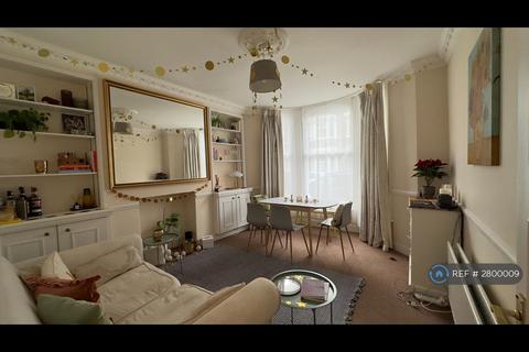2 bedroom flat to rent, St. Luke's Avenue, London, SW4