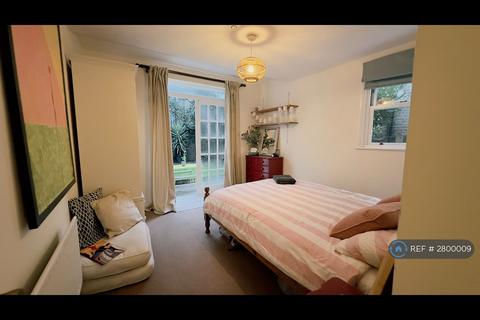 2 bedroom flat to rent, St. Luke's Avenue, London, SW4
