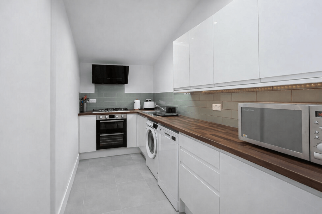 2 bed flat to rent Osprey Heights, London SW11