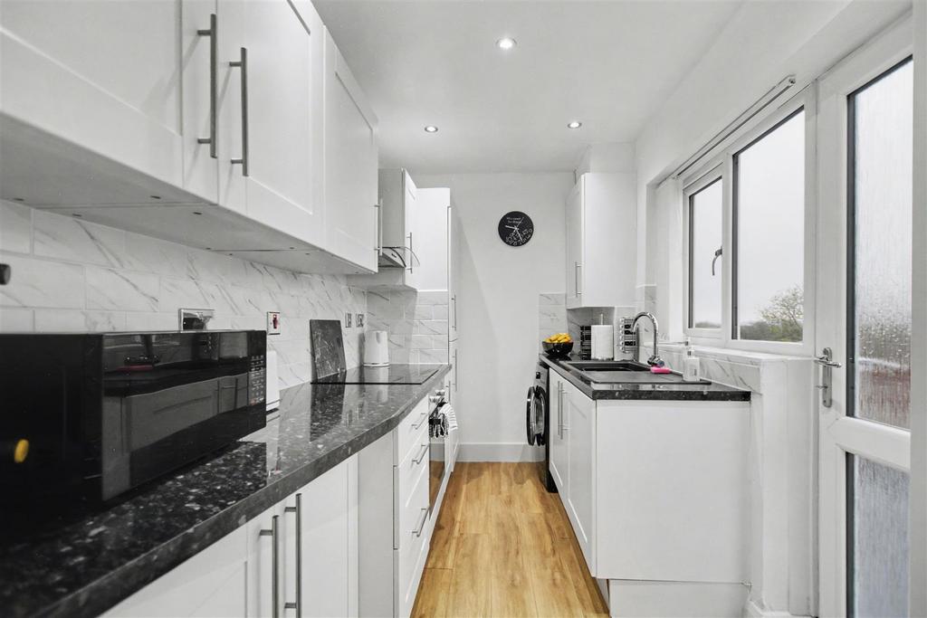 Kitchen 1.jpeg