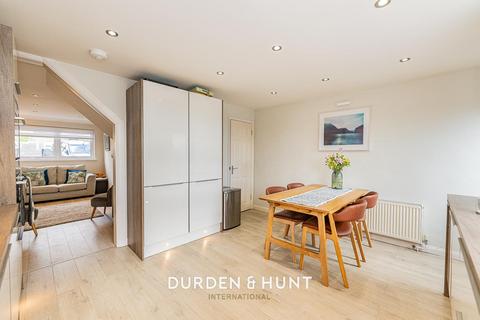 3 bedroom end of terrace house for sale, The Seymours, Loughton, IG10