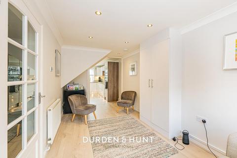 3 bedroom end of terrace house for sale, The Seymours, Loughton, IG10