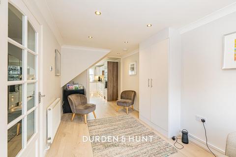 3 bedroom end of terrace house for sale, The Seymours, Loughton, IG10