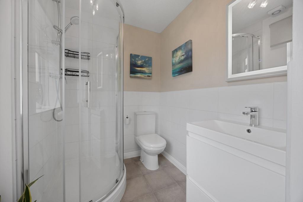 En-suite to Master