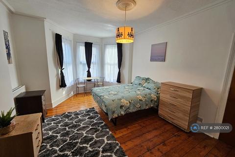 1 bedroom in a house share to rent, Lordship Lane, London, N22