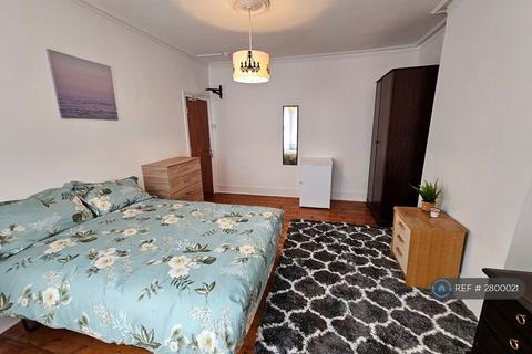 1 bedroom in a house share to rent, Lordship Lane, London, N22