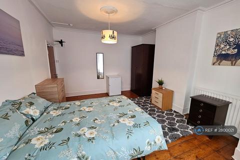 1 bedroom in a house share to rent, Lordship Lane, London, N22