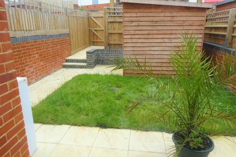 2 bedroom terraced house to rent, Colchester CO4