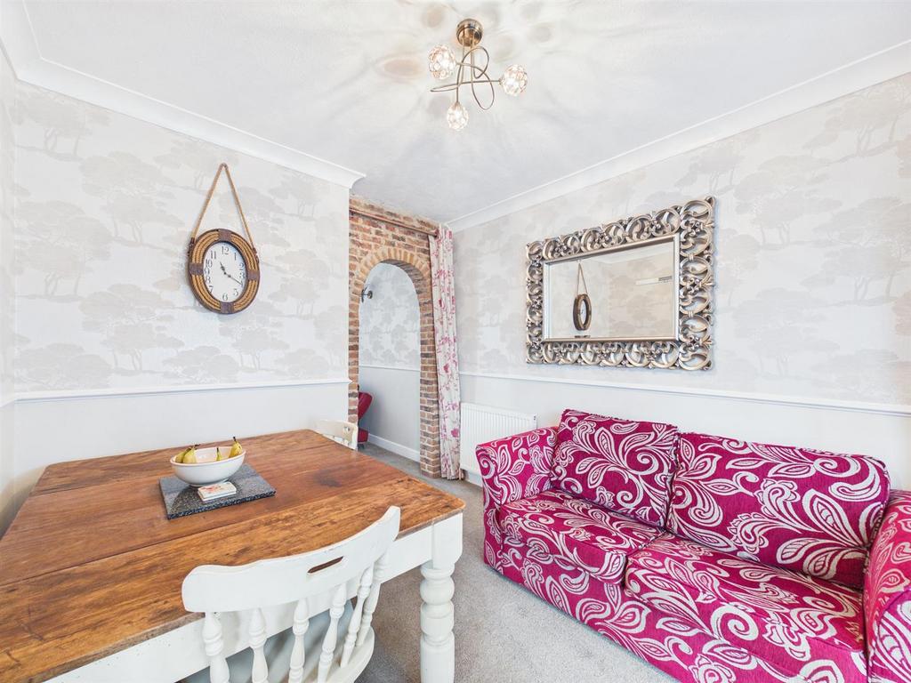 Dining room: