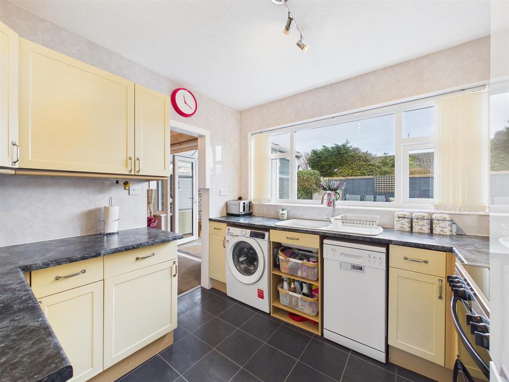 Kitchen: