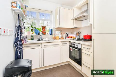1 bedroom maisonette to rent, Neale Close, London N2
