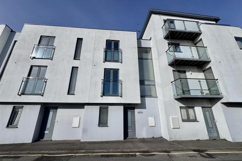 3 bedroom mews to rent, St Saviour