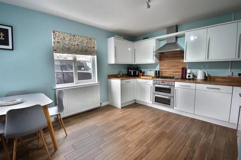 4 bedroom semi-detached house for sale, Redwood Avenue, Cleadon Vale, South Shields