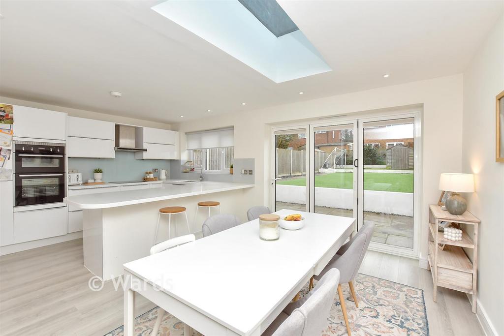 Kitchen/Dining Area