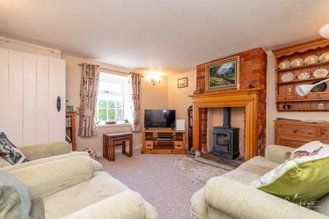 2 bedroom terraced house for sale, Camp Road, Freshwater