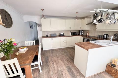 3 bedroom semi-detached house for sale, Magpie Lane, Lee-on-the-Solent, PO13 8LE
