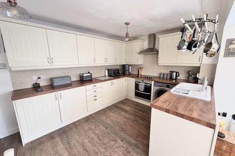 3 bedroom semi-detached house for sale, Magpie Lane, Lee-on-the-Solent, PO13 8LE