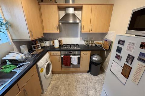2 bedroom apartment for sale, Sandhill Close, Rhodesway, Bradford