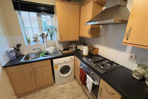 2 bedroom apartment for sale, Sandhill Close, Rhodesway, Bradford